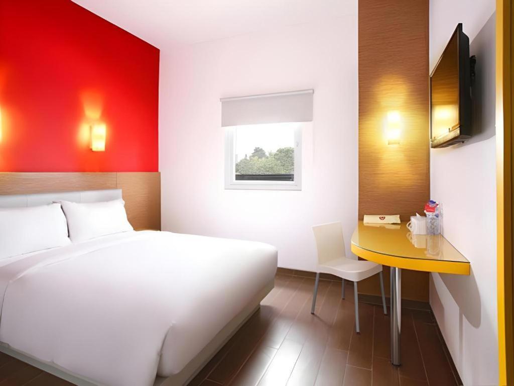 Amaris Hotel La Codefin Kemang Jakarta Exterior photo